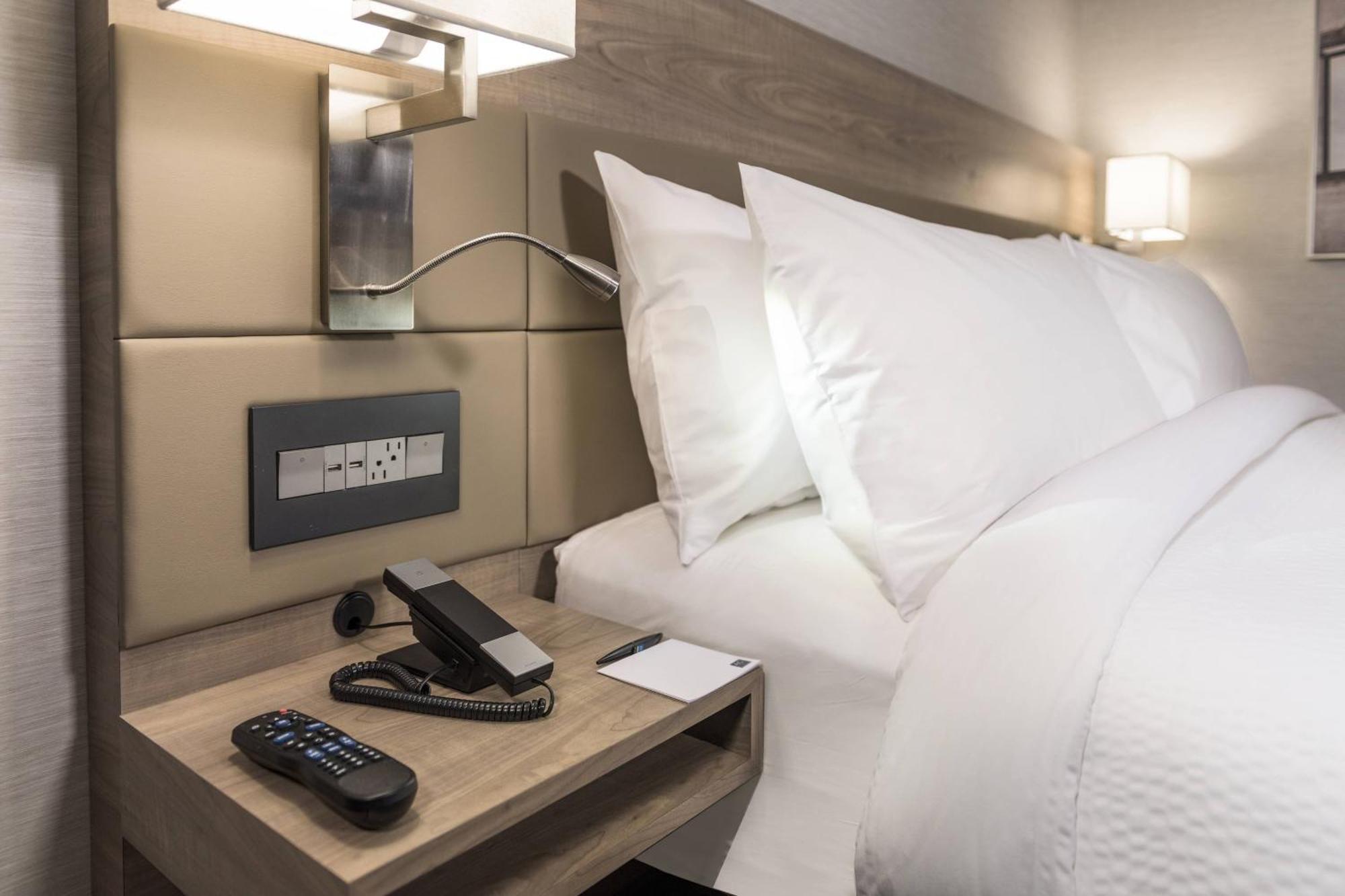 Ac Hotel By Marriott Boston North Medford Eksteriør billede